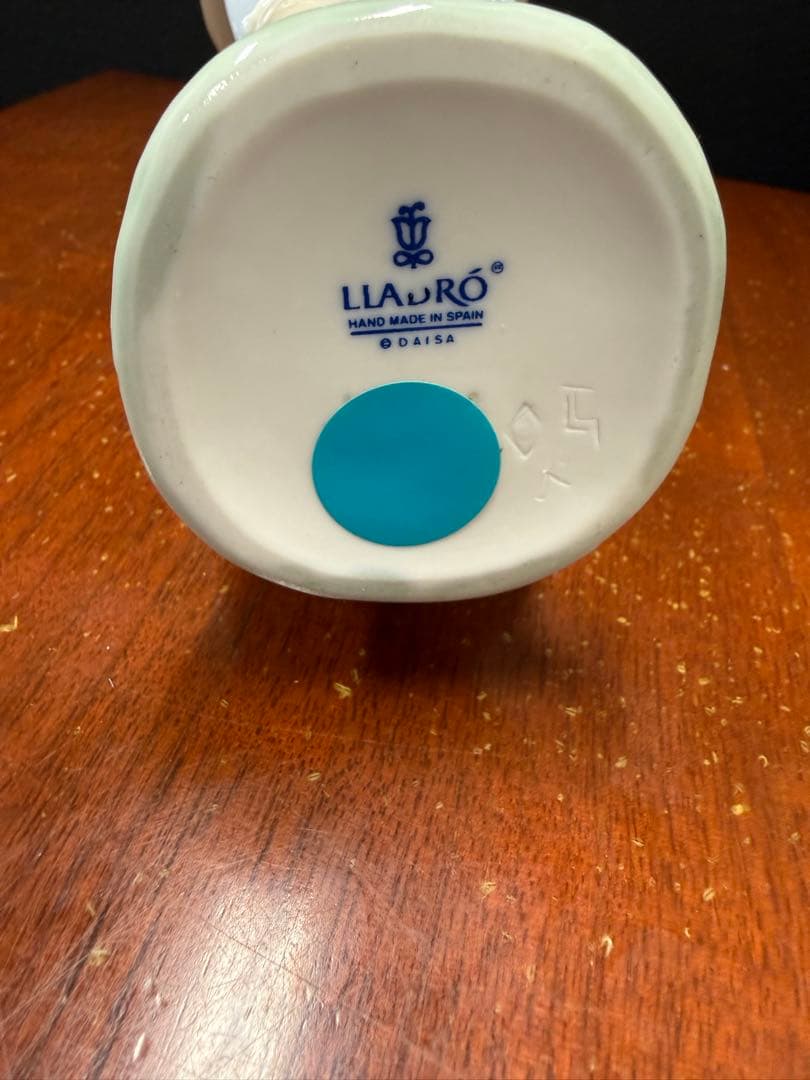 良太　リヤドロ フィギュリン スカートに花いっぱい 展示保管品