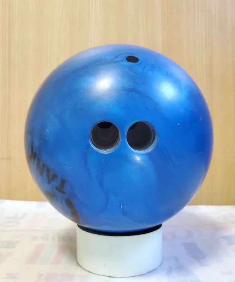 金城。ボウリングボール 　モーティブ　ブルータンク　15P(サムレス用)