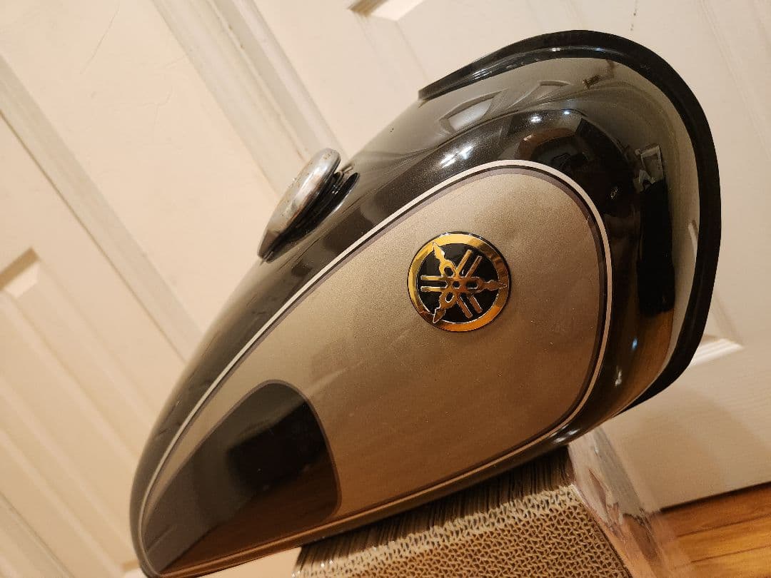 ヤマハSR400　1JR 純正塗装ガソリンタンク　錆無　美品