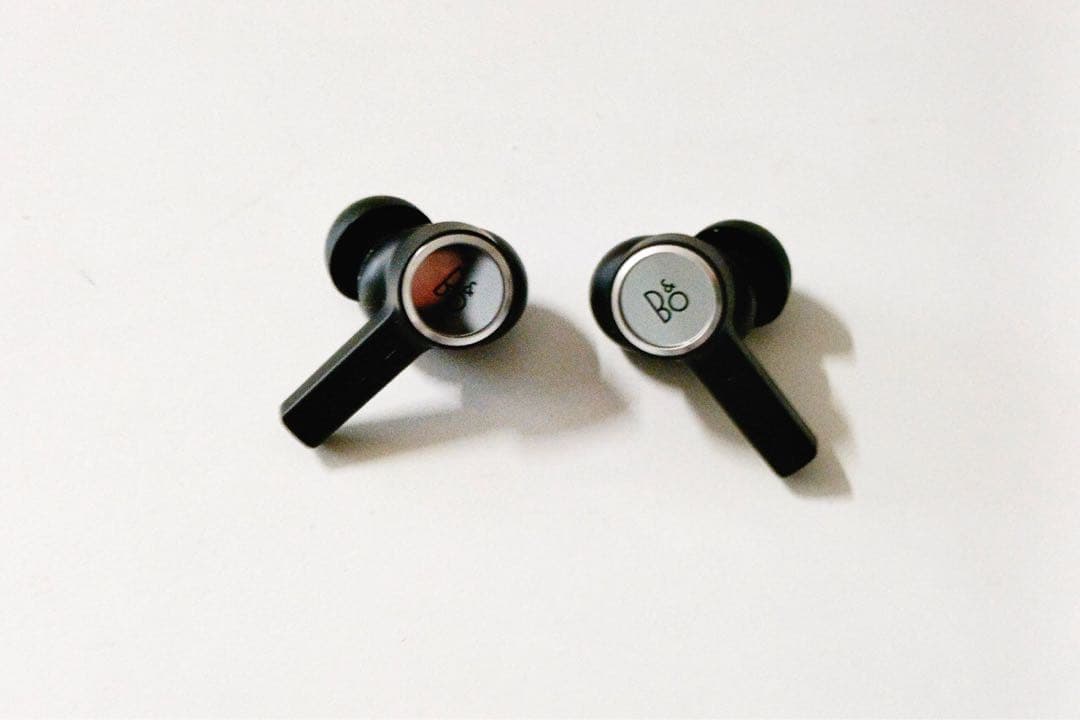 Bang & Olufsen Beoplay ELEVEN（革製カバー付）