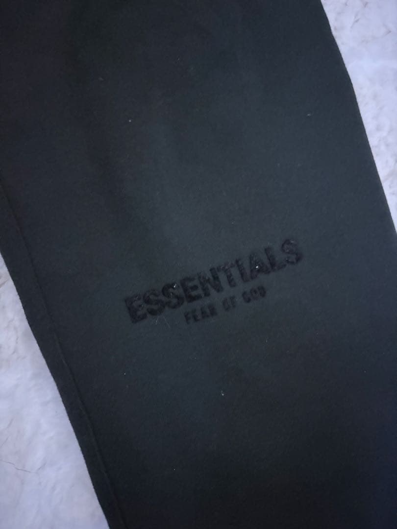 essentialsスウェット