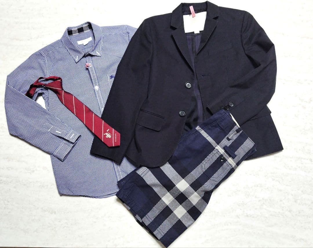 美品✨BURBERRY ✨ ネイビー スーツ４点セット　１２８cm