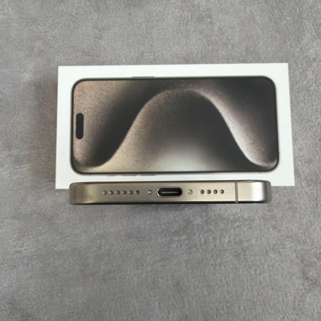 iPhone 15 Pro Max【ガラスフィルム・ケース二個付き】