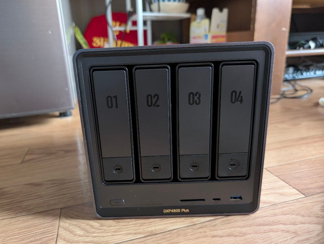 R*h様 UGREEN DXP4800 Plus NAS 4ベイ