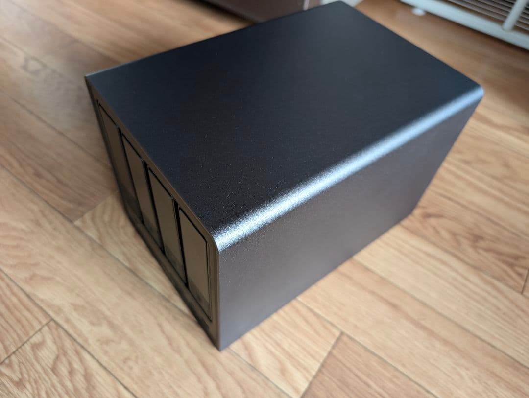 R*h様 UGREEN DXP4800 Plus NAS 4ベイ