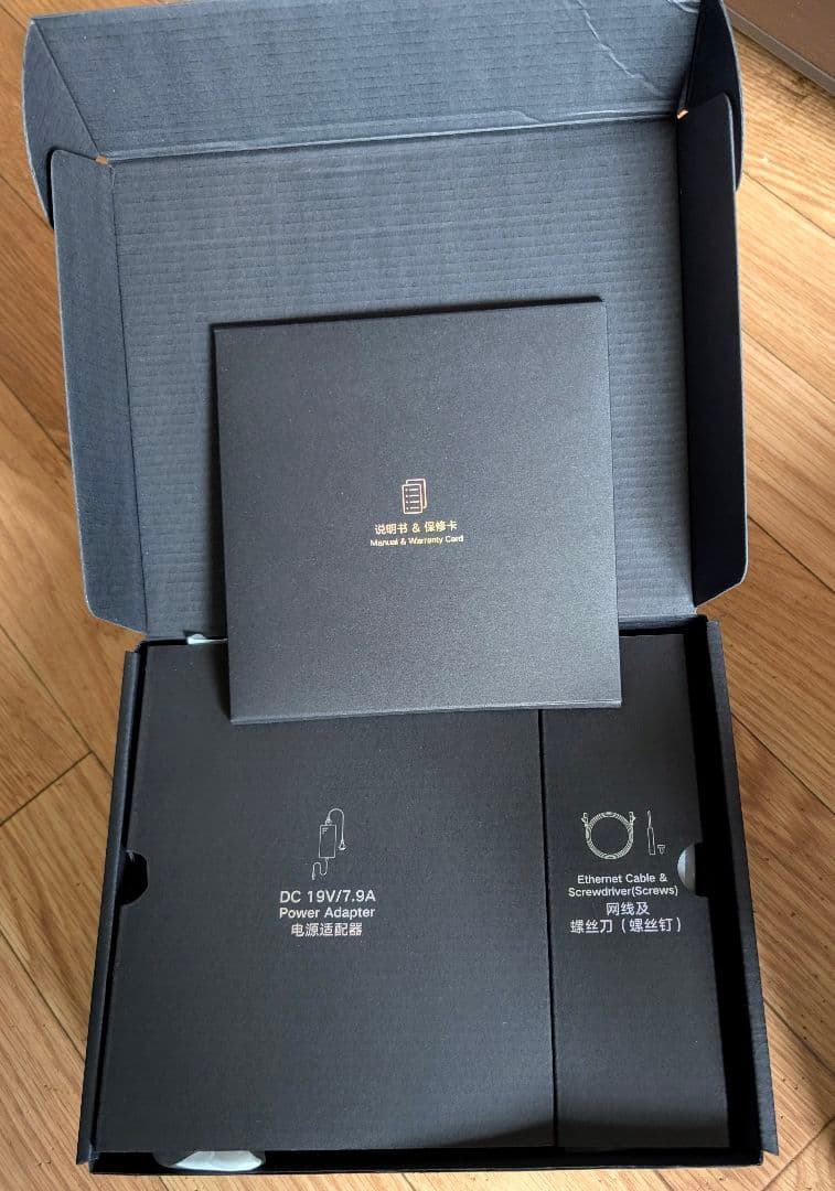 R*h様 UGREEN DXP4800 Plus NAS 4ベイ