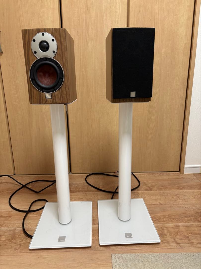 DALI MENUET ウォールナット DALIスピーカースタンド　ホワイト