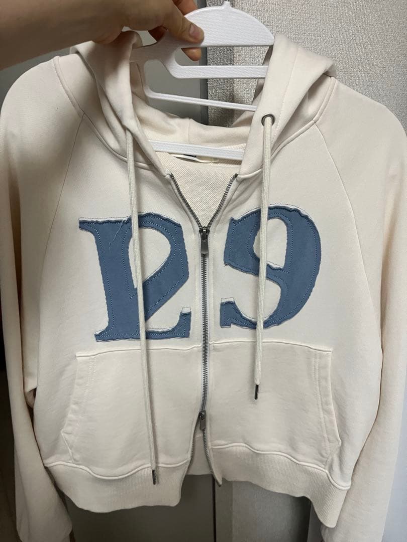 ILLIGO イリゴ クリーム色ジップアップフーディ（21刺繍）Sサイズ