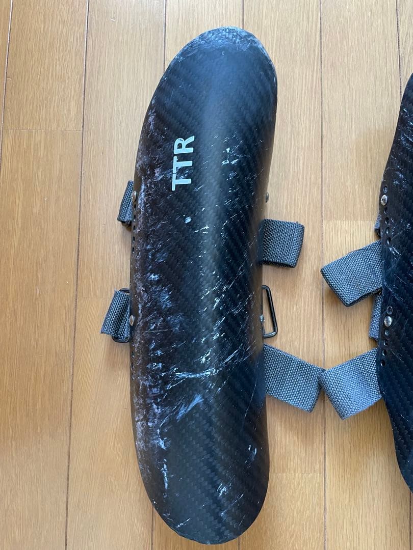 ボーノミルクさん専用です！TTR SL用　カーボンレガース　シンガード　中古