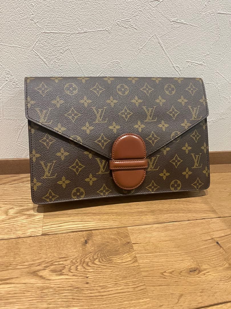 Louis Vuitton モノグラムクラッチバッグ