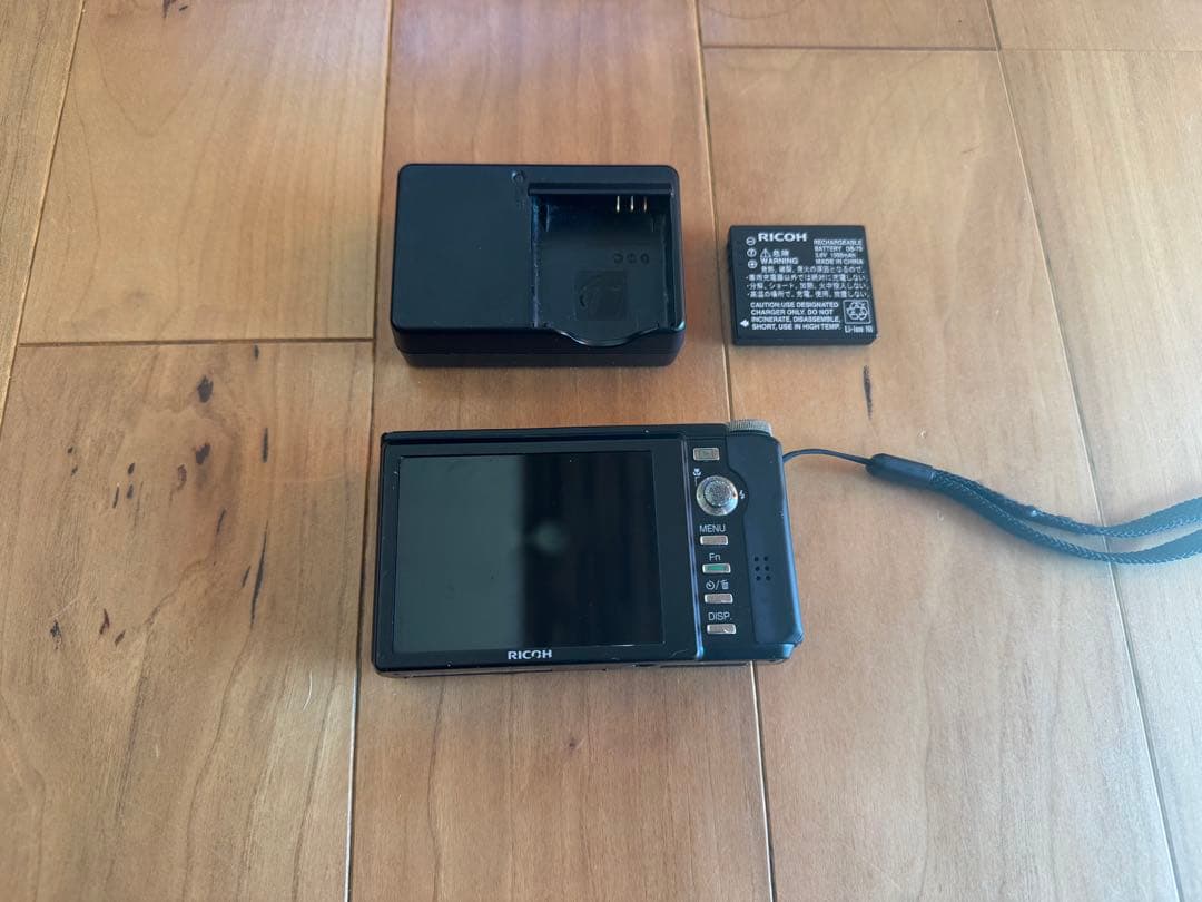 RICOH R10 デジタルカメラ 本体と充電器付き