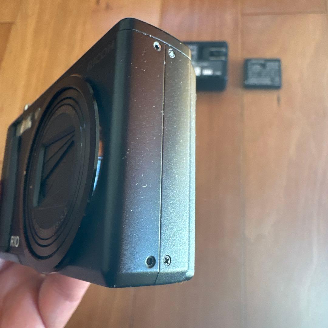 RICOH R10 デジタルカメラ 本体と充電器付き