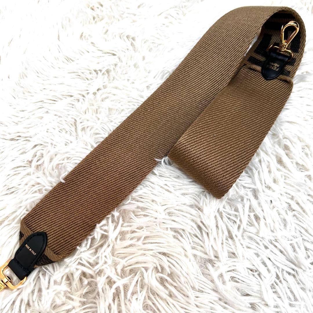 美品　FENDI フェンディ　ストラップユー　ズッカ柄　レザー　キャンバス