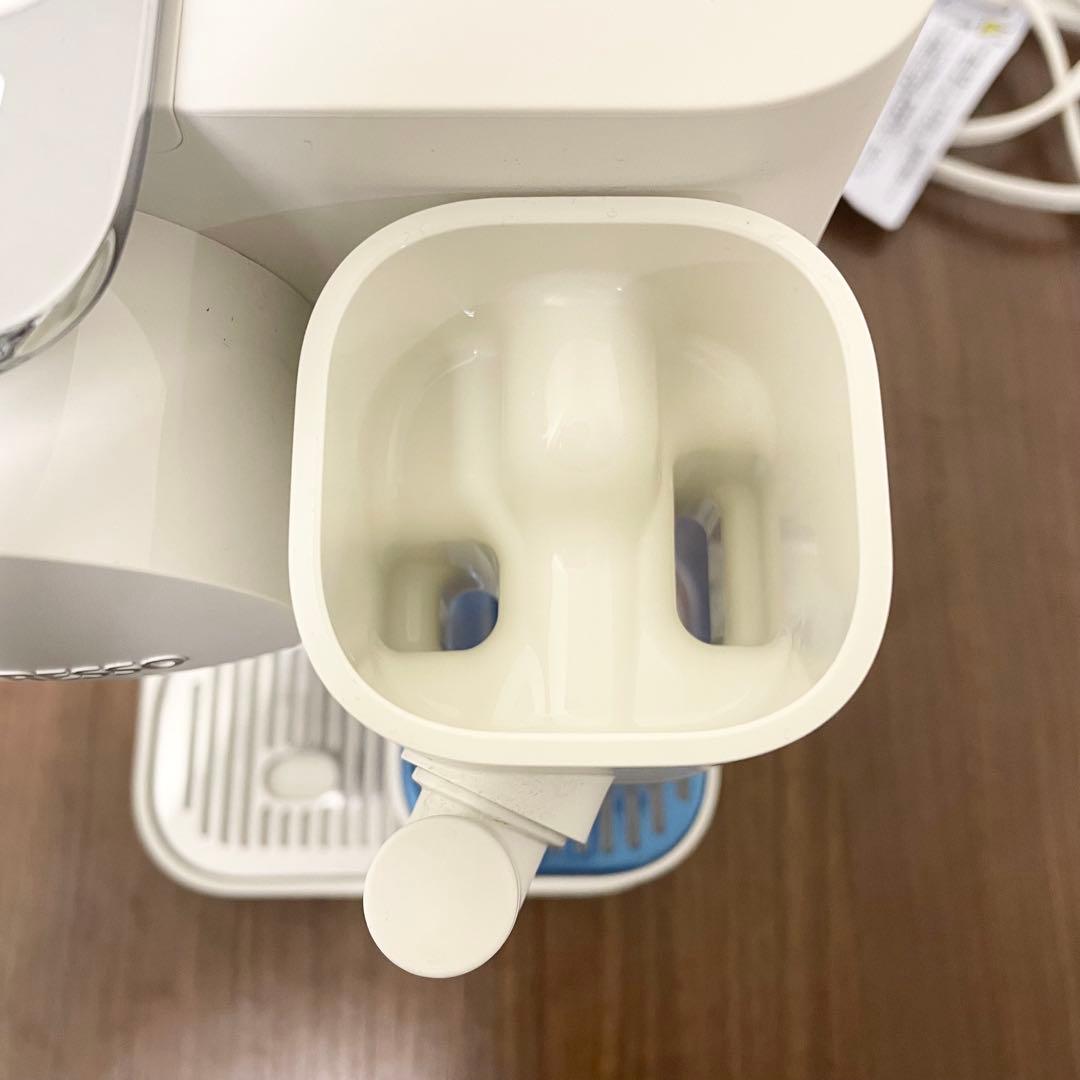 コーヒーメーカー　ネスプレッソ　ラティシマワン　F121 ホワイト