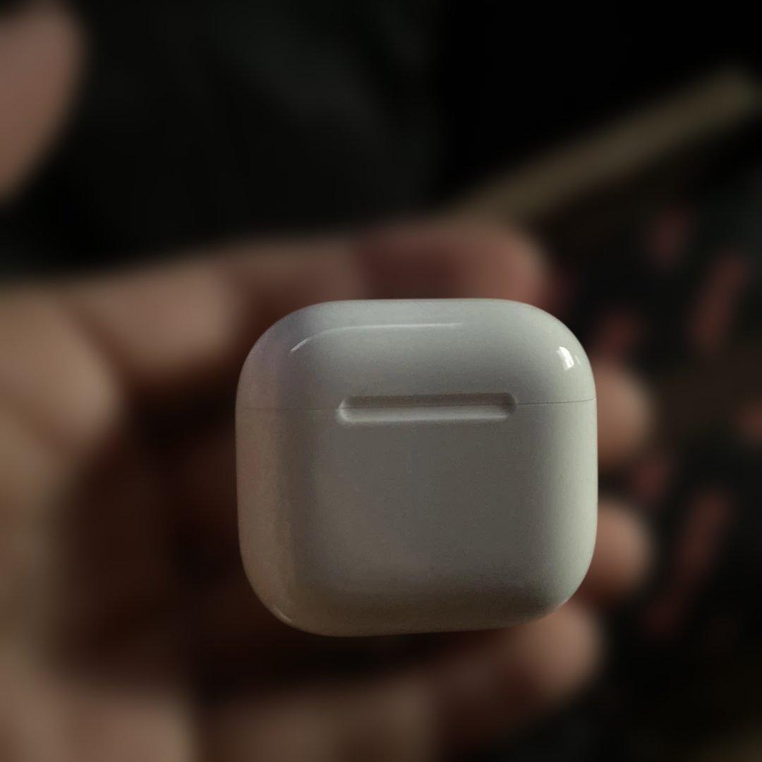 Apple AirPods 4 ワイヤレスイヤホン