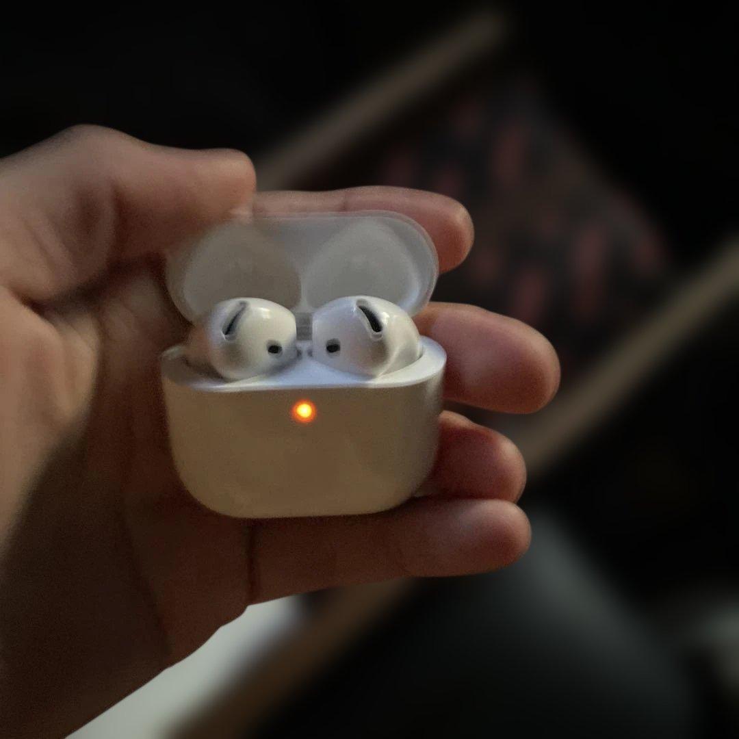 Apple AirPods 4 ワイヤレスイヤホン