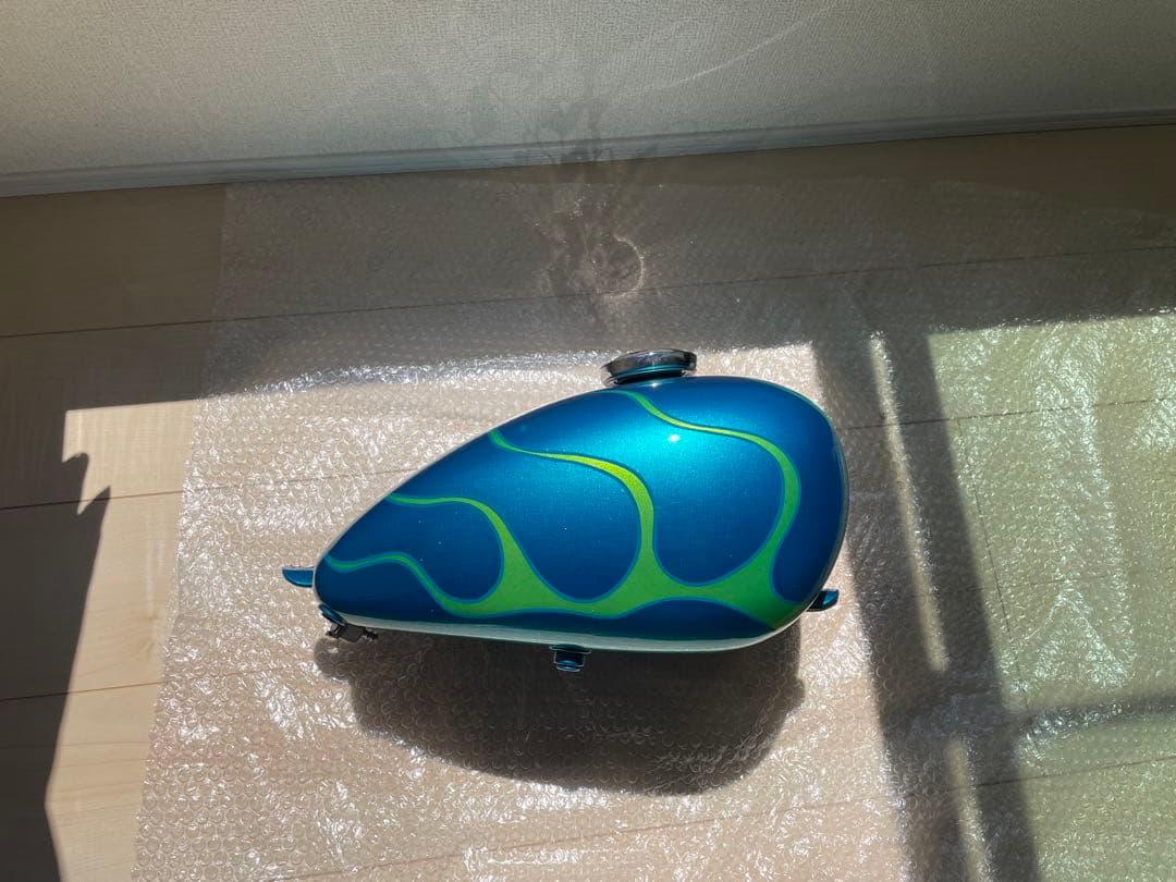 スポーツスター　社外タンク　バイクタンク　チョッパー　エボ　ハーレー