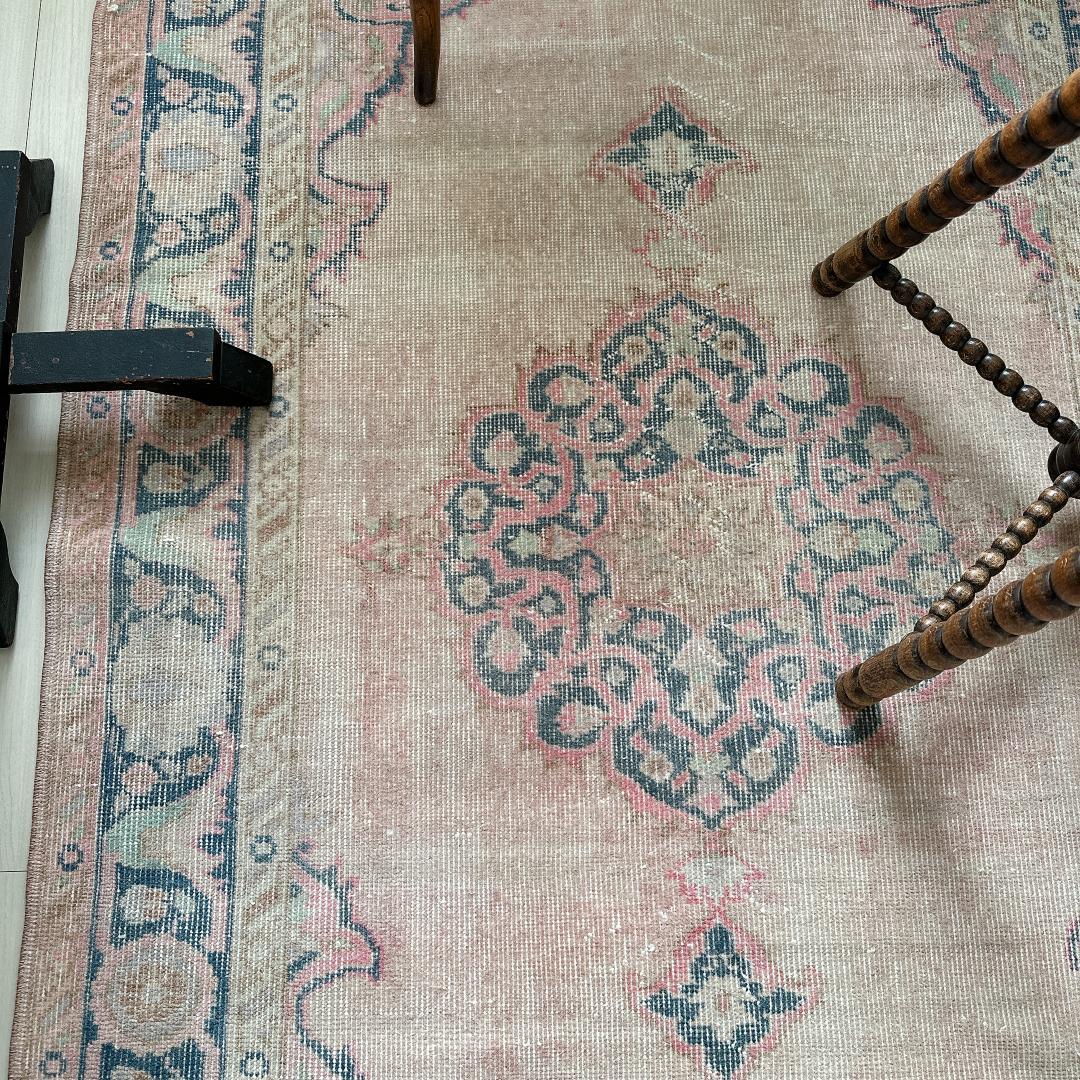 トルコヴィンテージラグ A63 高級 レア ピンク ベージュ ネイビー ミント
