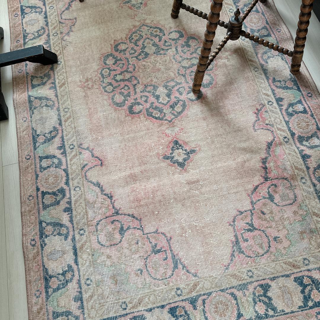 トルコヴィンテージラグ A63 高級 レア ピンク ベージュ ネイビー ミント