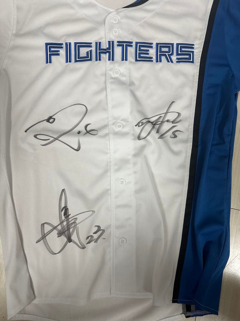 北海道日本ハムファイターズ　伏見　上沢　加藤　サイン入りユニフォームLサイズ
