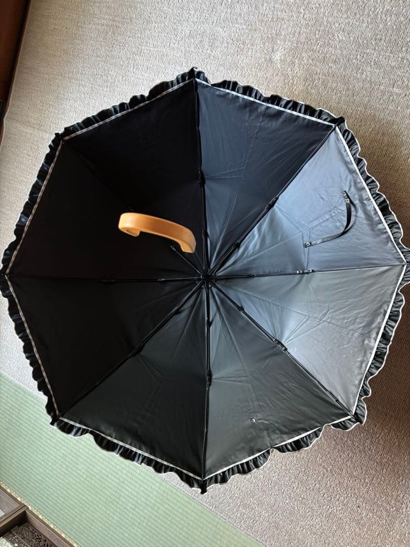 サンバリア100 折り畳み日傘　2段折　フリル　/ ストライプ　モカ