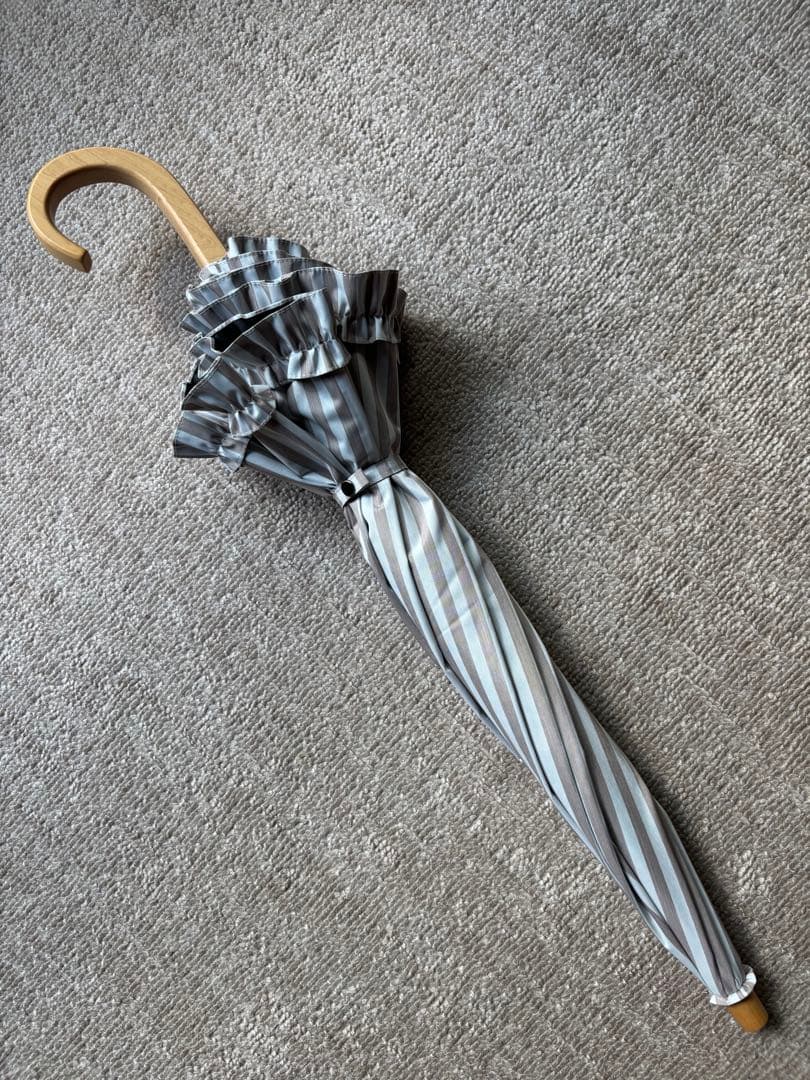 サンバリア100 折り畳み日傘　2段折　フリル　/ ストライプ　モカ