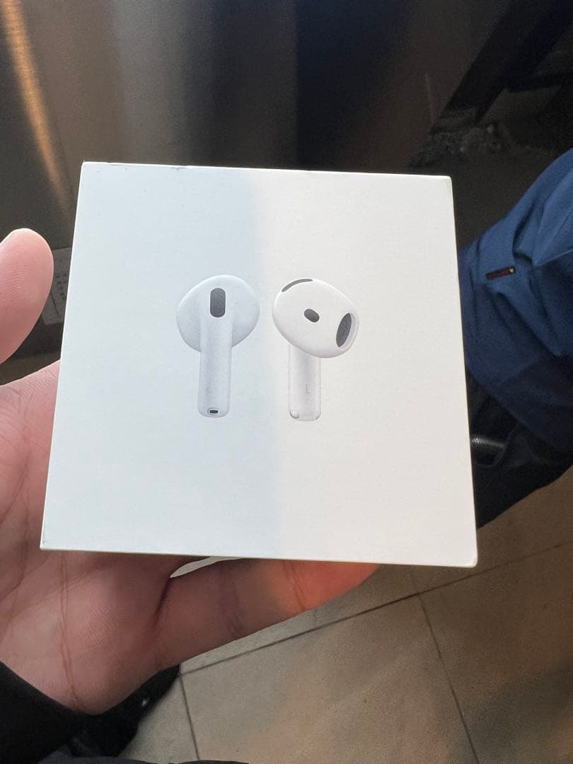 Apple AirPods 4 本体 充電ケーブル付き 一度だけ使用しました
