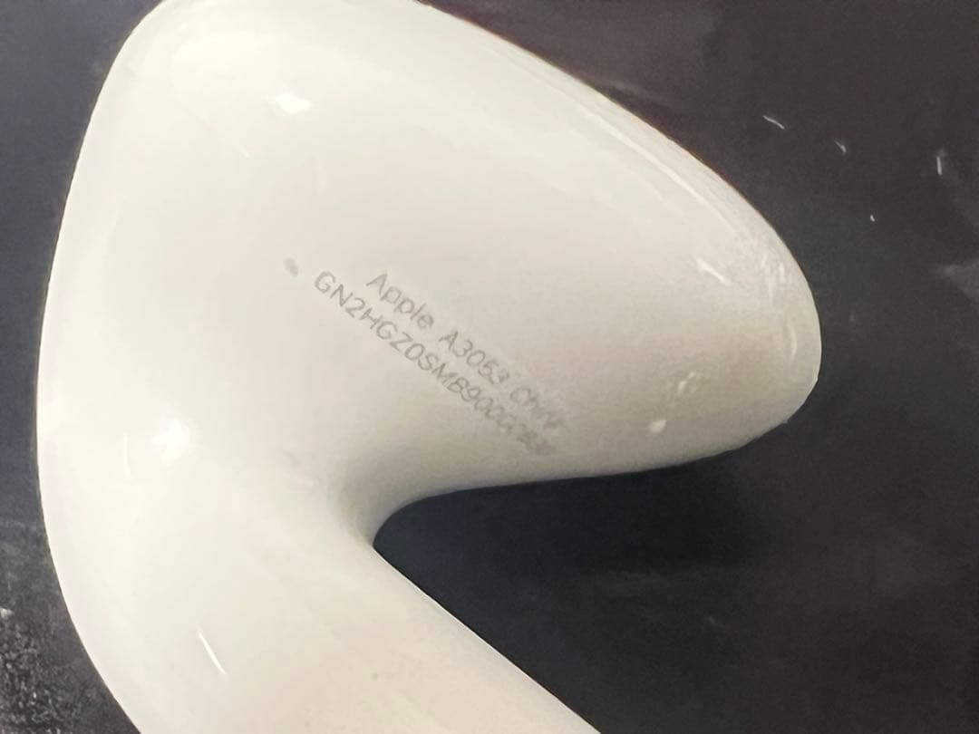 Apple AirPods 4 本体 充電ケーブル付き 一度だけ使用しました