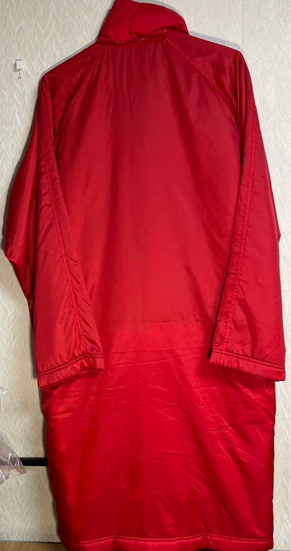 リ*ん様 １回のみ着用クリーニング済男女兼用YONEXベンチコートフード付赤サイ