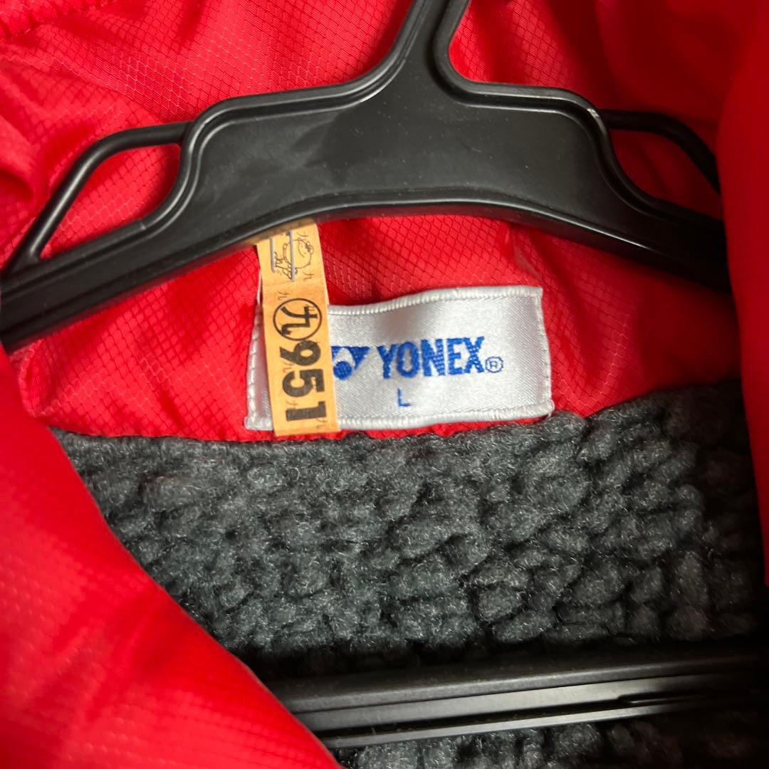 リ*ん様 １回のみ着用クリーニング済男女兼用YONEXベンチコートフード付赤サイ