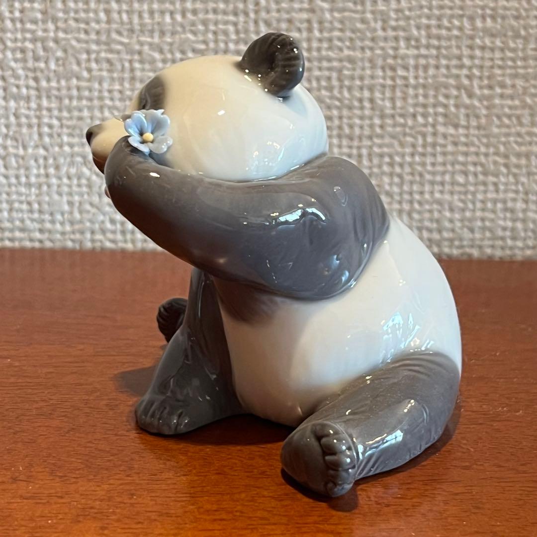 超美品　リヤドロ　パンダ　水色の花　フィギュリン　人形　陶器　置物　A オブジェ