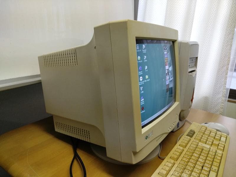 Windows98搭載パソコン本体・ブラウン管ディスプレイ　セット品