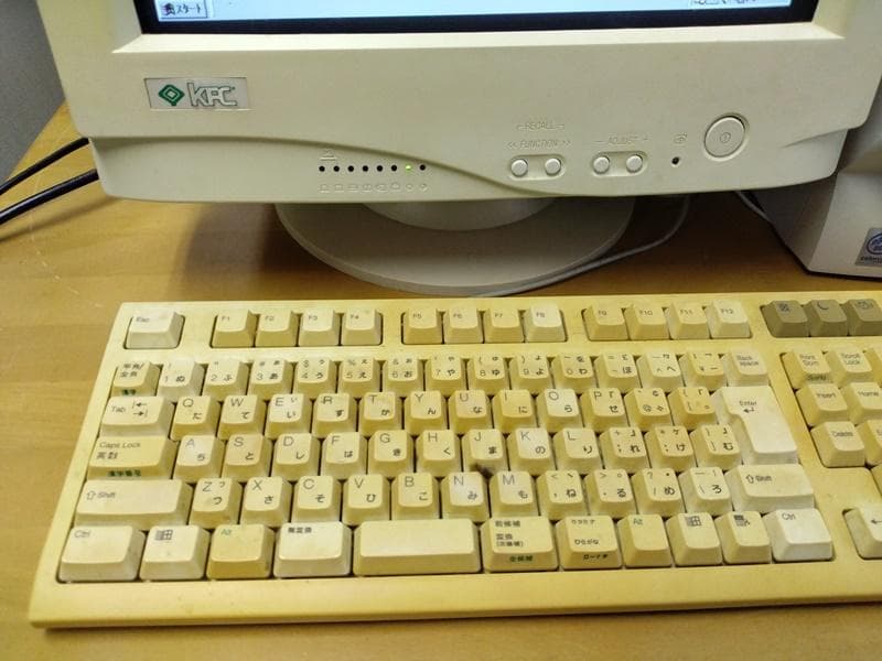 Windows98搭載パソコン本体・ブラウン管ディスプレイ　セット品