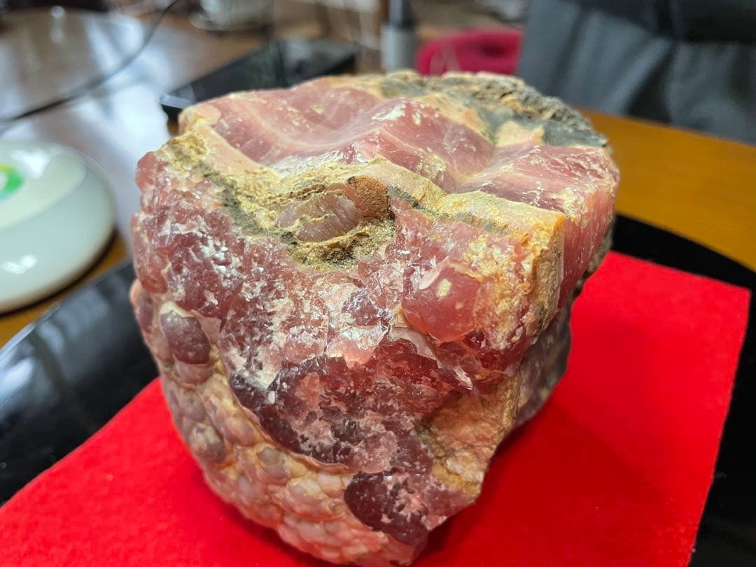 北海道稲倉石鉱山産 菱マンガン鉱 ロードクロサイト　インカローズ　原石1.8kg