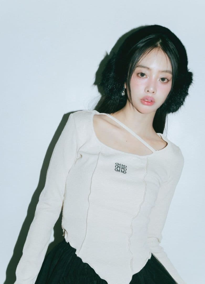 トップス crayme Asymmetry Hem Line Logo Tops