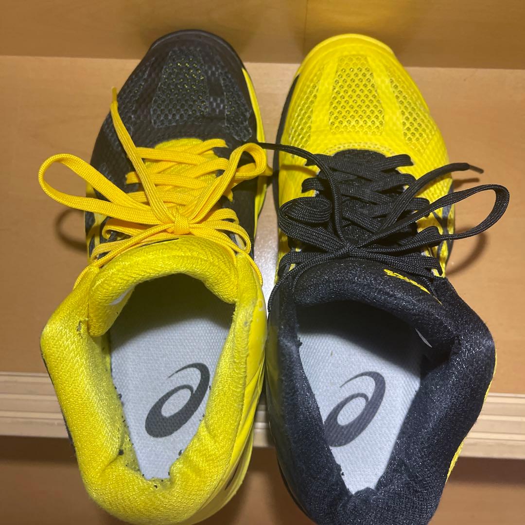 あやですASICS バレーボールシューズ 24.0cm 黒/黄 左右非対称