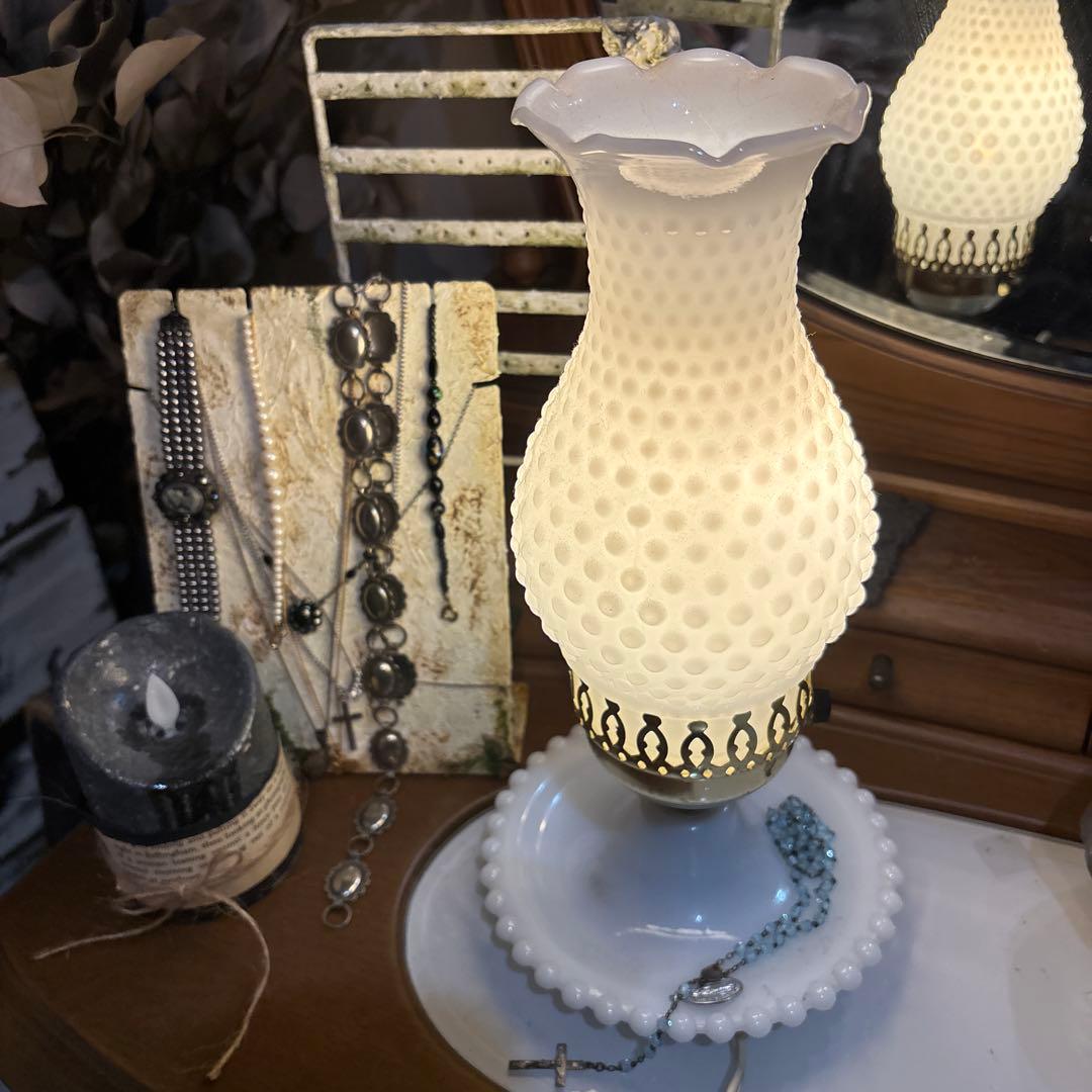 フェントン ボブネイルミルクグラス テーブルランプ