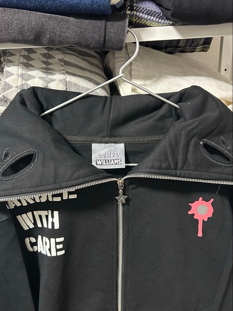 トップス ASHLEY WILLIAMS MANGA BUTTERFLY HOODIE