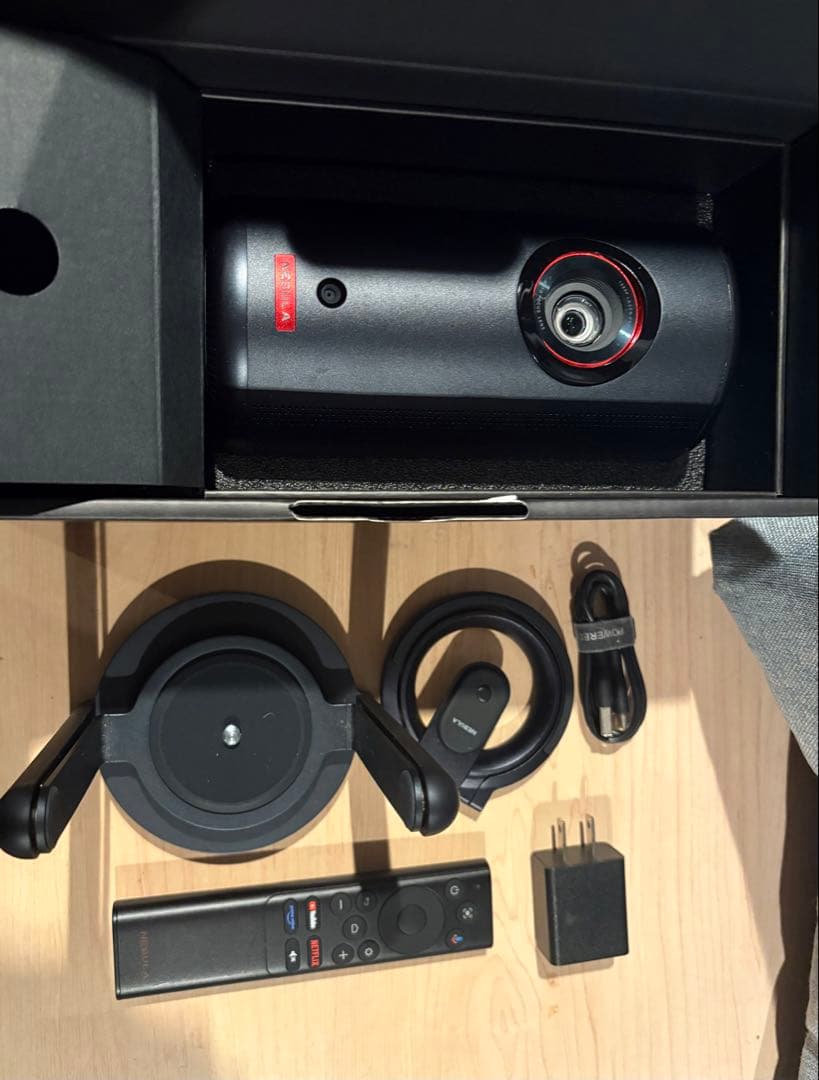 Nebula Capsule 3 Laser スタンド二つ付き