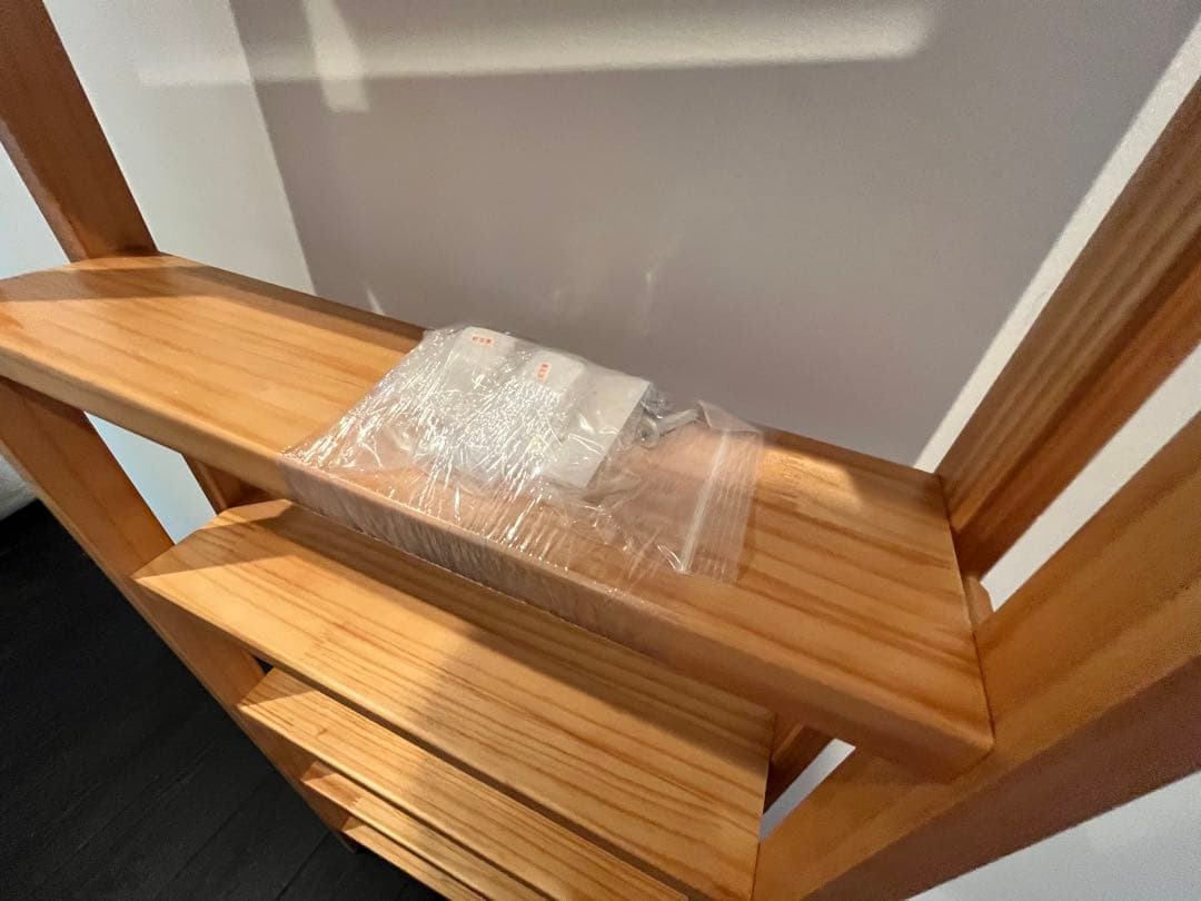 【もも】突っ張らずに取り付けられる薄型ラック・本棚　幅50cm