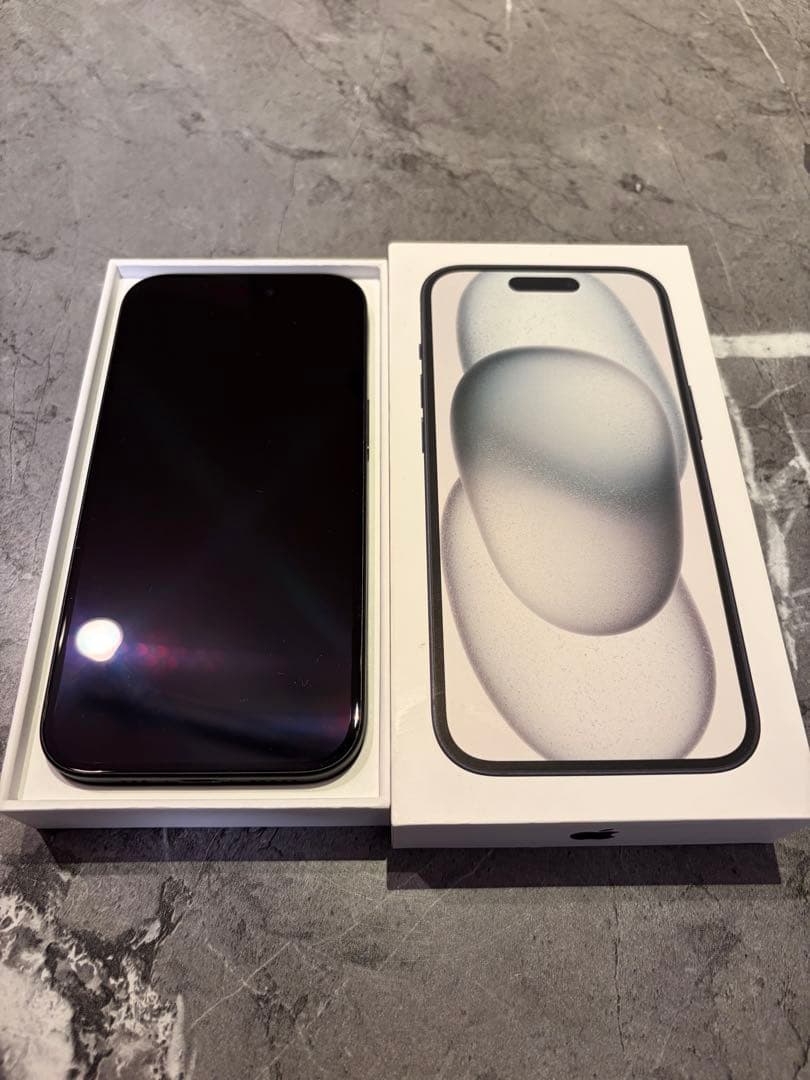 美品 Apple iPhone 15 ブラック 本体 256gb