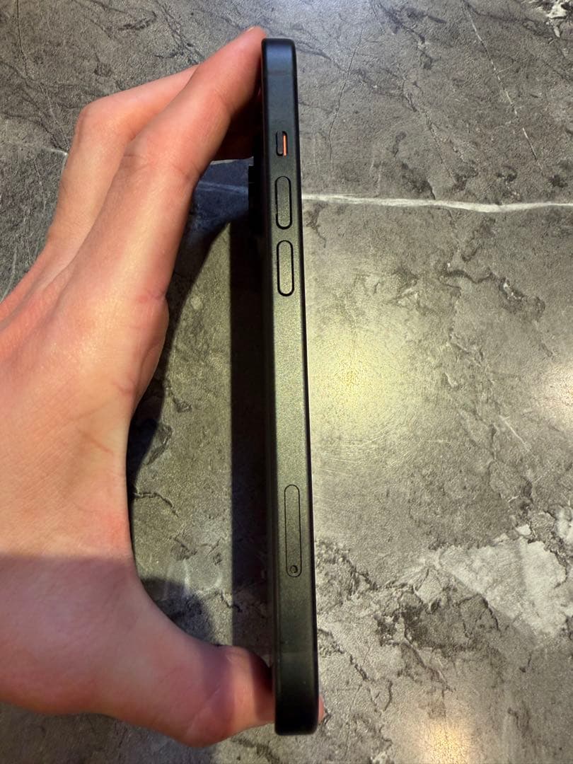 美品 Apple iPhone 15 ブラック 本体 256gb