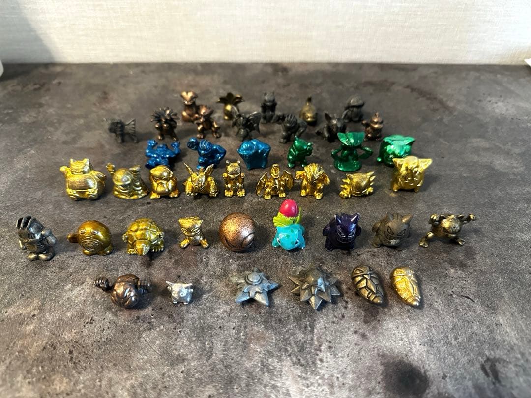 【希少】ポケモン　フィギュア　ピカチュウ　ゲンガー　リザードン　メタル　ゴールド