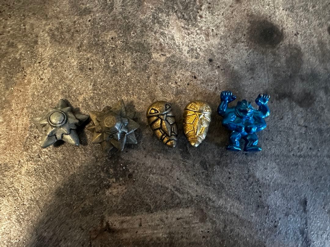 【希少】ポケモン　フィギュア　ピカチュウ　ゲンガー　リザードン　メタル　ゴールド