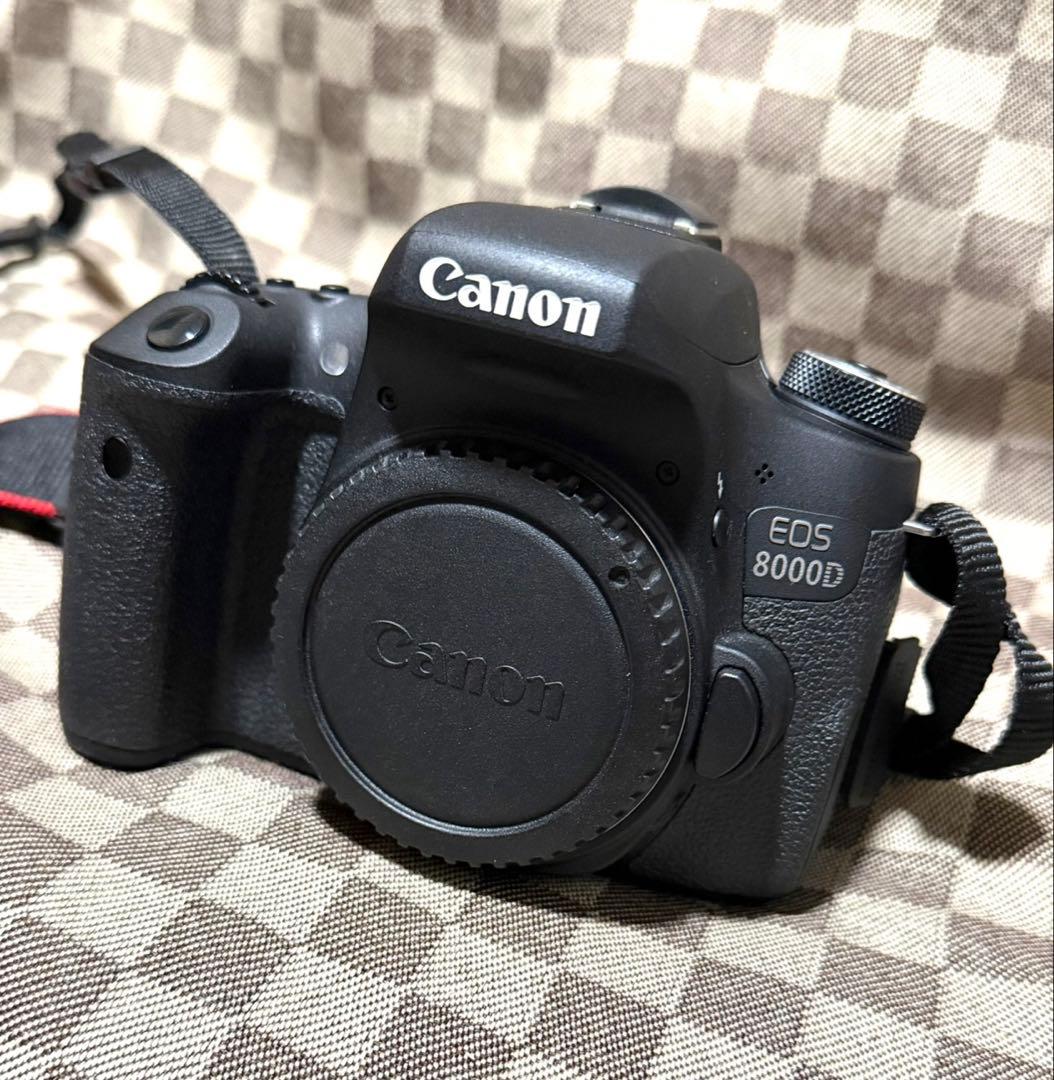 美品 Canon EOS 8000D デジタル一眼レフカメラ(SC数4340回)