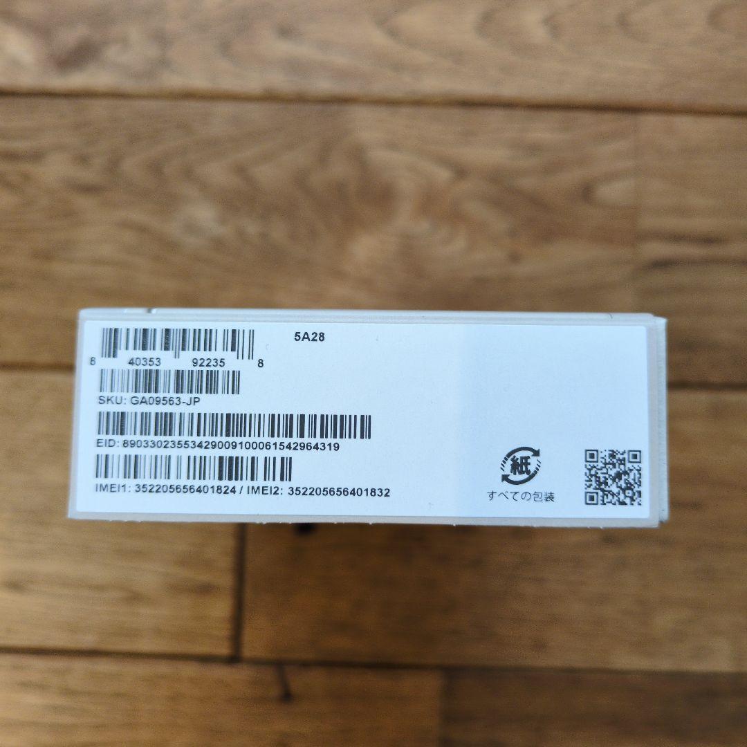 Google Pixel 9a 本体　ホワイト系