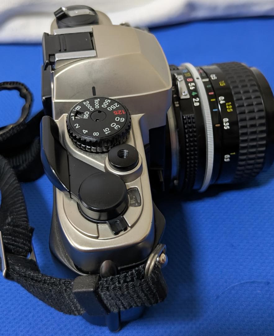 美品 nikon FM10 に広角レンズ(24mm f2.8)を取付てみました