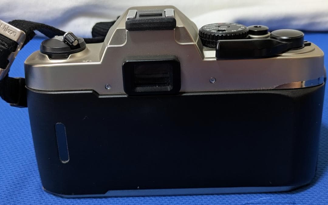 美品 nikon FM10 に広角レンズ(24mm f2.8)を取付てみました