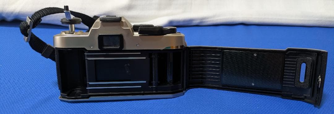 美品 nikon FM10 に広角レンズ(24mm f2.8)を取付てみました