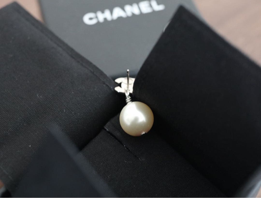シャネル　ラインストーン　パール　ピアス　シルバー